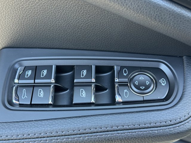 2026 Porsche Macan Base Image 25 of 36