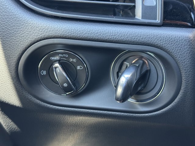 2026 Porsche Macan Base Image 28 of 36