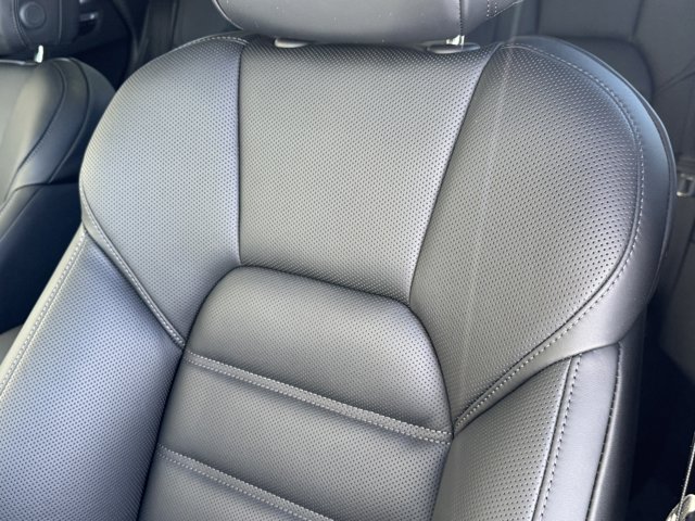 2026 Porsche Macan Base Image 10 of 36