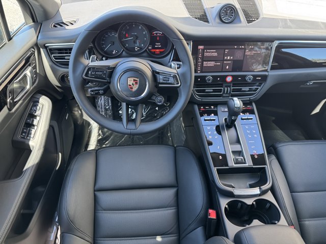 2026 Porsche Macan Base Image 12 of 36