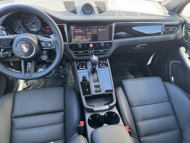 2026 Porsche Macan Base Image 13 of 36