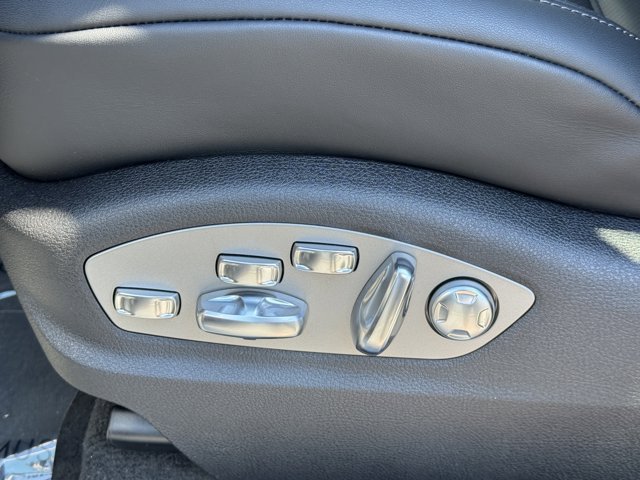 2026 Porsche Macan Base Image 30 of 36