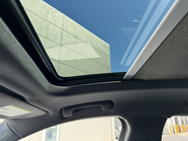 2026 Porsche Macan Base Image 27 of 36