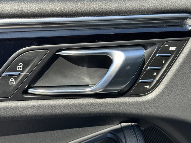 2026 Porsche Macan Base Image 36 of 36