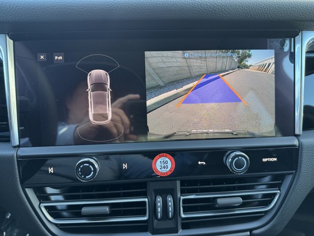 2026 Porsche Macan Base Image 21 of 36