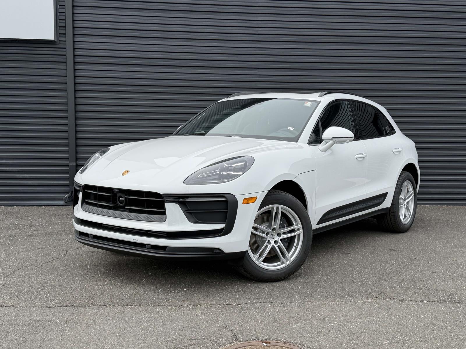 2026 Porsche Macan Base Image 1 of 31