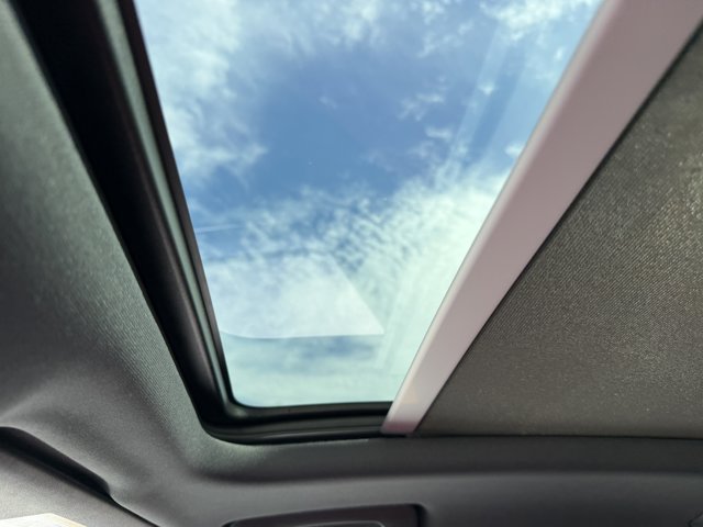 2026 Porsche Macan Base Image 31 of 39