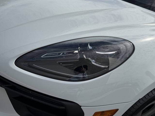 2026 Porsche Macan Base Image 25 of 39