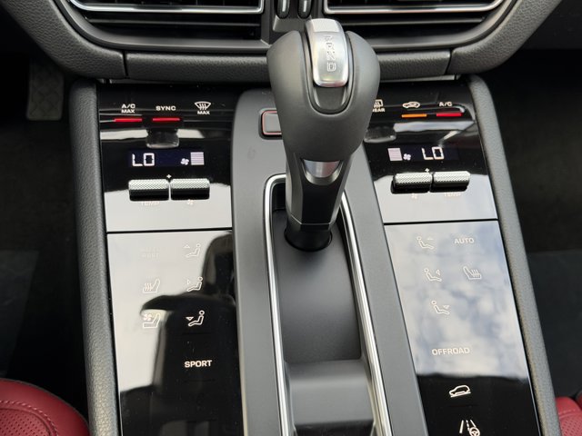 2026 Porsche Macan Base Image 20 of 39