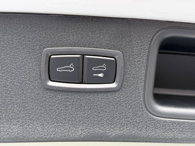 2026 Porsche Macan Base Image 28 of 39