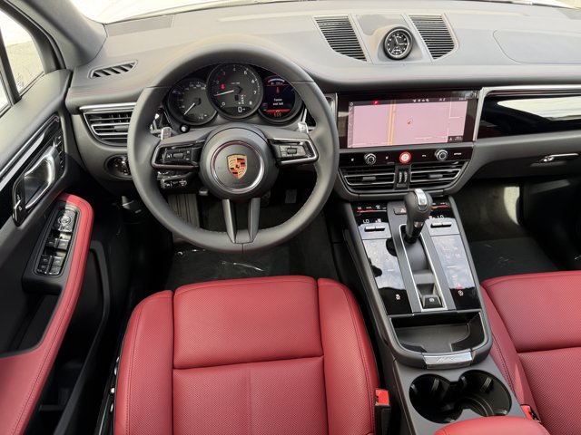 2026 Porsche Macan Base Image 11 of 39