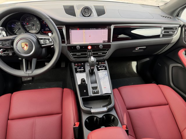 2026 Porsche Macan Base Image 13 of 39