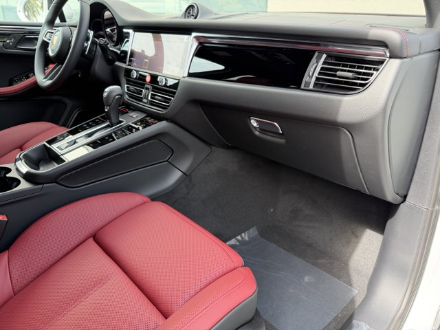 2026 Porsche Macan Base Image 15 of 39