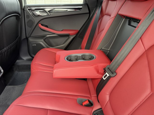 2026 Porsche Macan Base Image 37 of 39