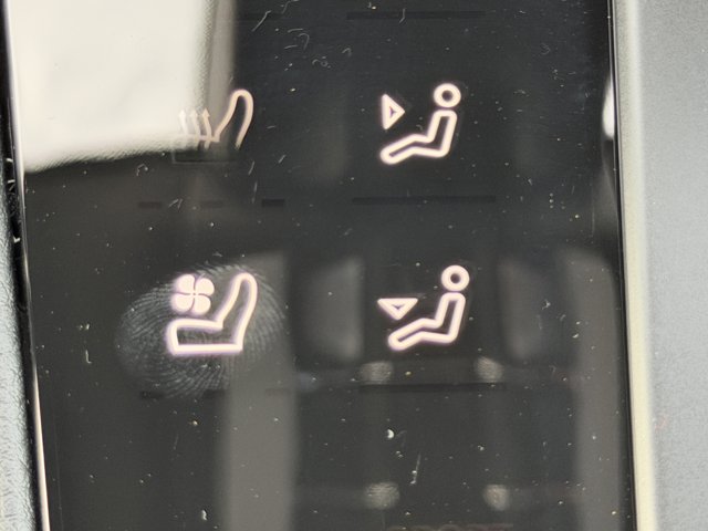 2026 Porsche Macan Base Image 24 of 39