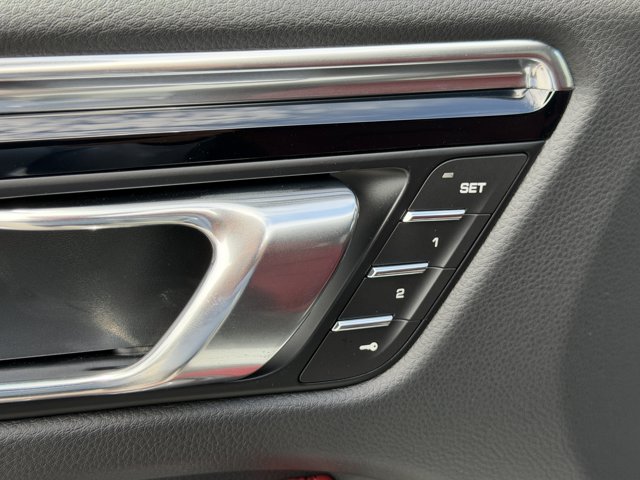 2026 Porsche Macan Base Image 23 of 39