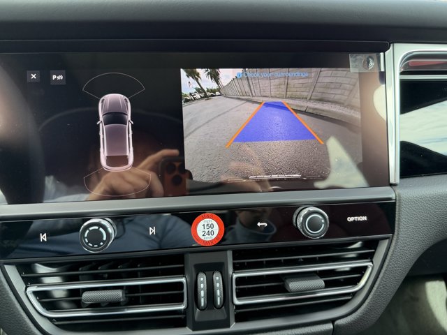 2026 Porsche Macan Base Image 19 of 39