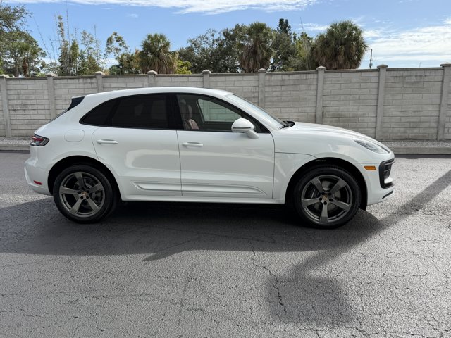 2026 Porsche Macan Base Image 3 of 39