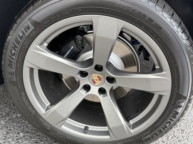 2026 Porsche Macan Base Image 8 of 39