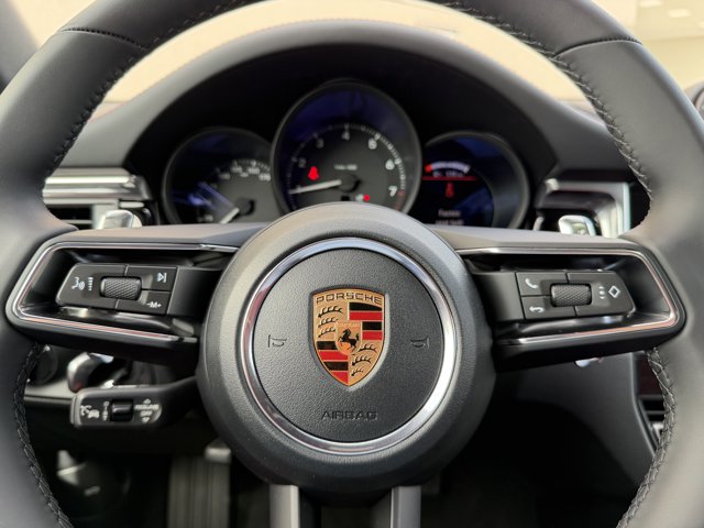 2026 Porsche Macan Base Image 14 of 39