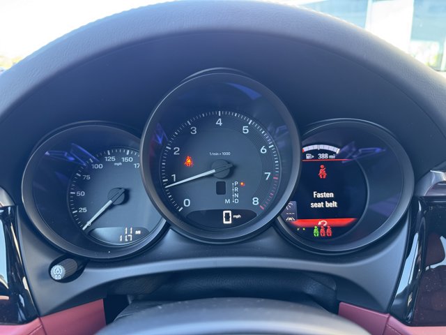 2026 Porsche Macan Base Image 15 of 36