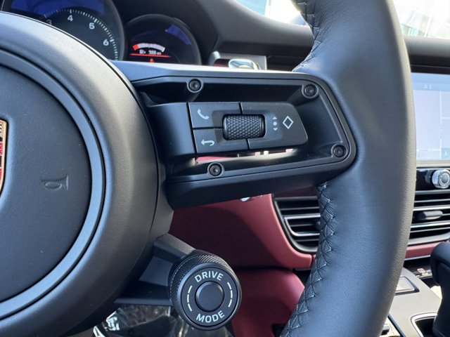 2026 Porsche Macan Base Image 32 of 36