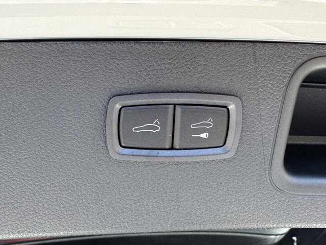 2026 Porsche Macan Base Image 21 of 36