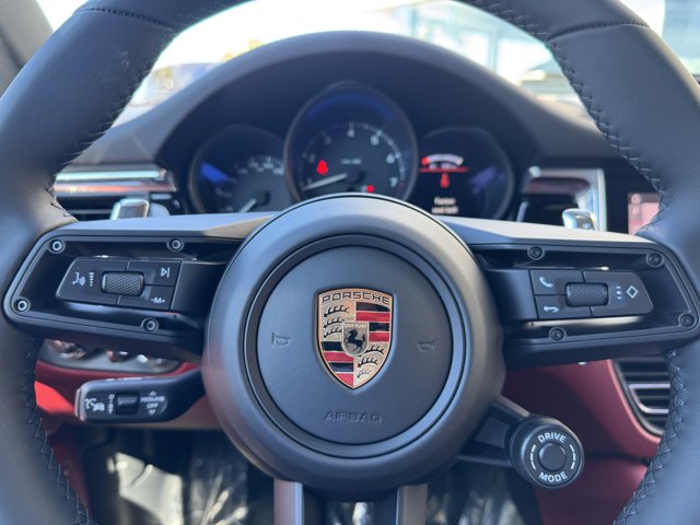 2026 Porsche Macan Base Image 30 of 36