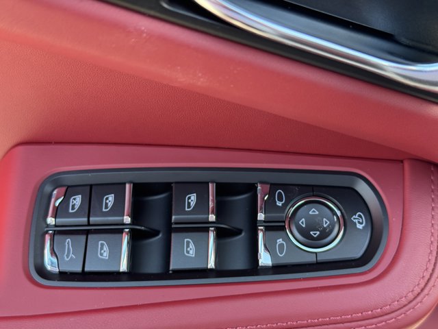 2026 Porsche Macan Base Image 34 of 36