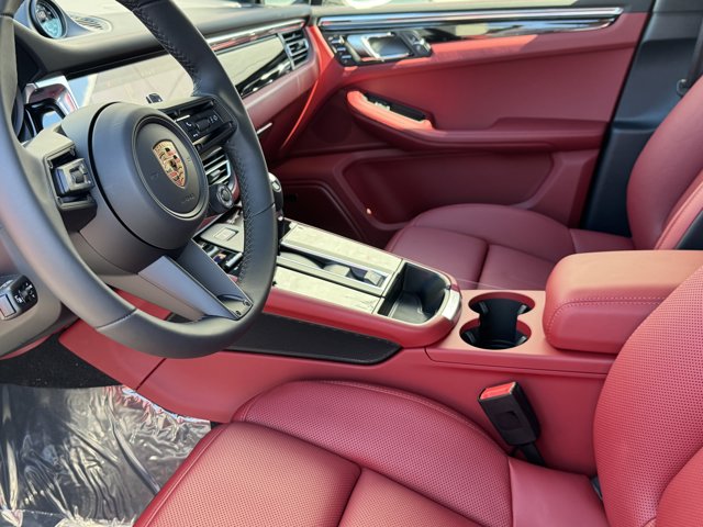 2026 Porsche Macan Base Image 14 of 36