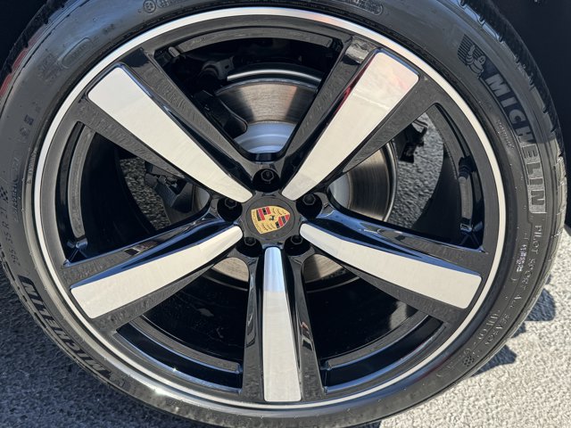 2026 Porsche Macan Base Image 8 of 36