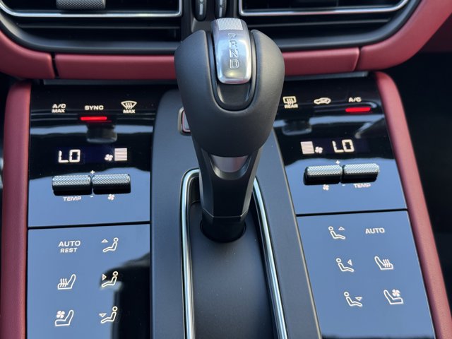 2026 Porsche Macan Base Image 20 of 36