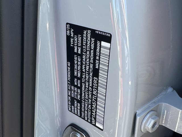 2026 Porsche Macan Base Image 28 of 36