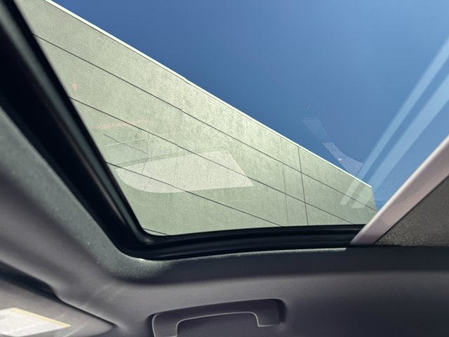 2026 Porsche Macan Base Image 29 of 36