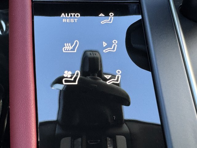 2026 Porsche Macan Base Image 27 of 36