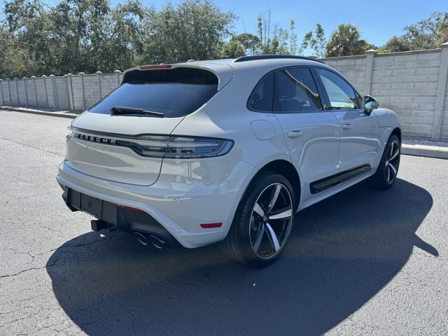 2026 Porsche Macan Base Image 4 of 36