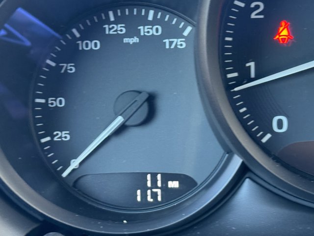 2026 Porsche Macan Base Image 17 of 36