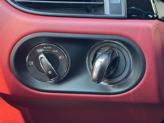 2026 Porsche Macan Base Image 31 of 36