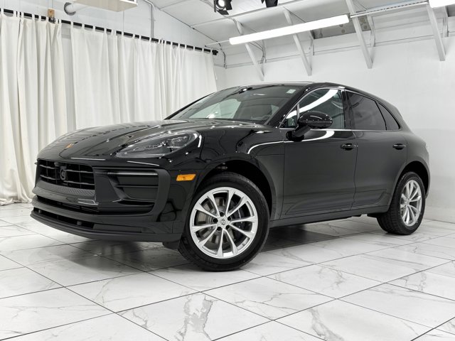 2026 Porsche Macan Base Image 2 of 62