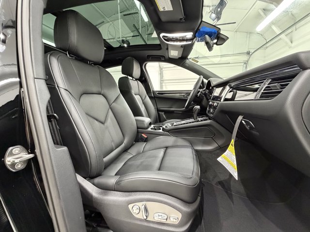 2026 Porsche Macan Base Image 20 of 62