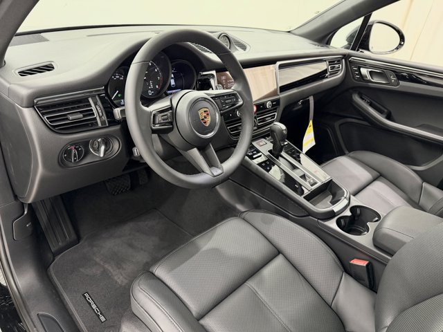 2026 Porsche Macan Base Image 24 of 62