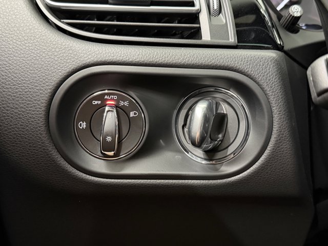 2026 Porsche Macan Base Image 42 of 62