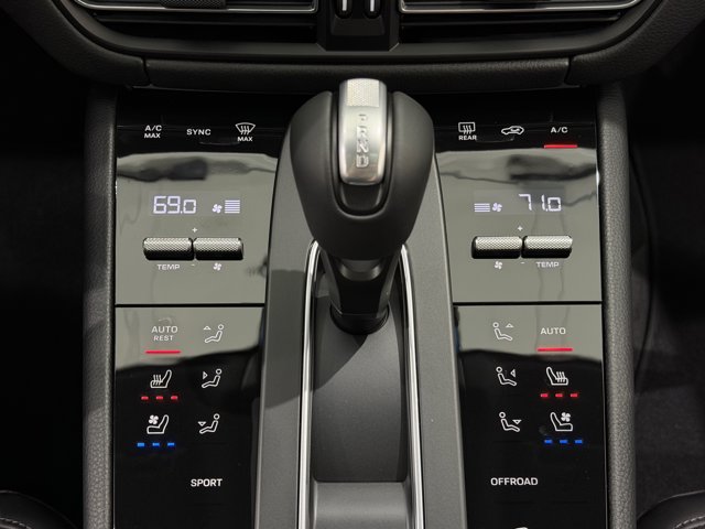 2026 Porsche Macan Base Image 35 of 62