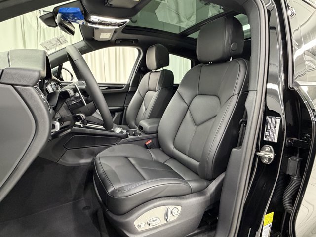 2026 Porsche Macan Base Image 19 of 62