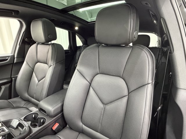 2026 Porsche Macan Base Image 17 of 62