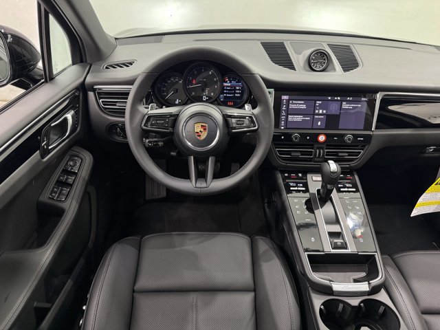 2026 Porsche Macan Base Image 22 of 62