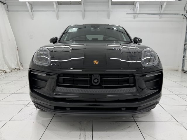 2026 Porsche Macan Base Image 4 of 62