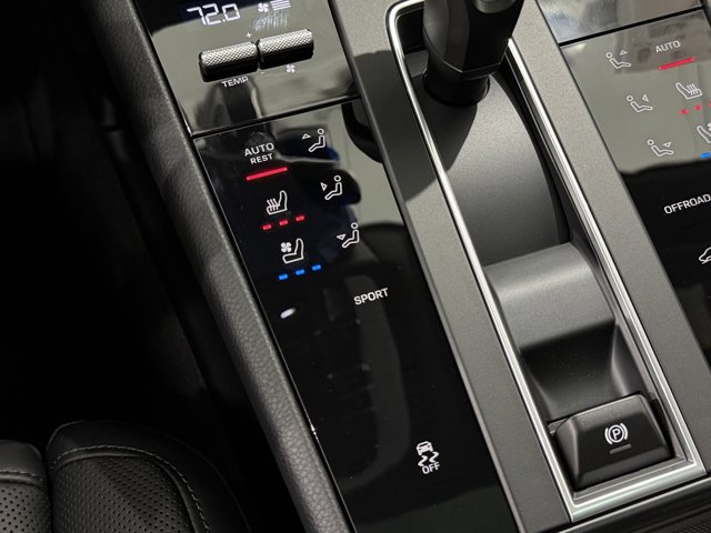 2026 Porsche Macan Base Image 34 of 62