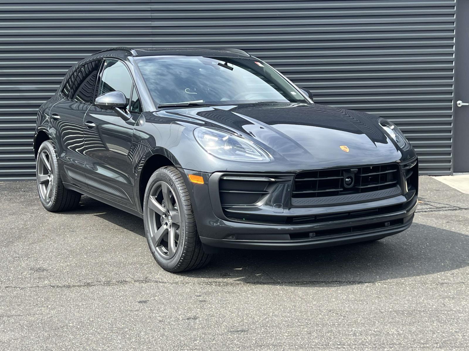 2026 Porsche Macan Base Image 3 of 28
