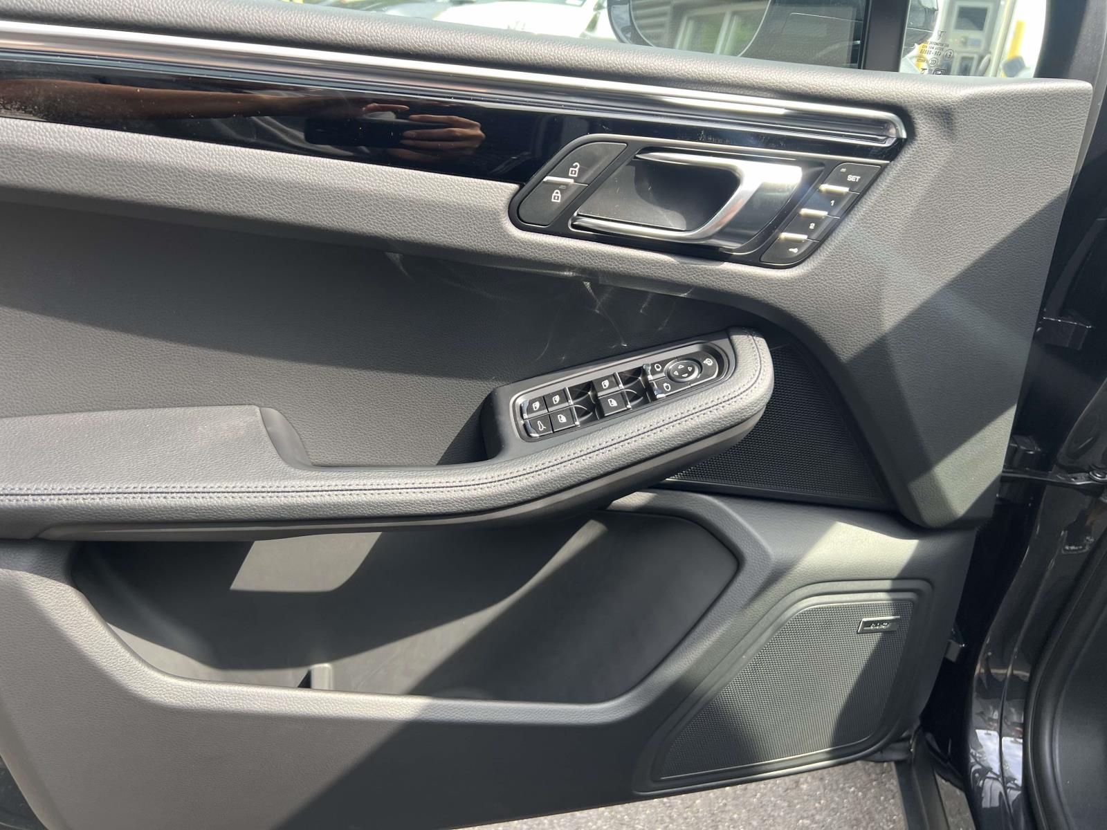 2026 Porsche Macan Base Image 20 of 28